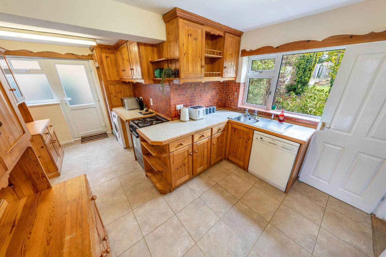 Pierocks Carver Entire House, Hot Tub & Wifi High Wycombe Exterior photo